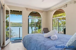 Dorathee Cottage - Pet Friendly - Absolute Waterfront - Image 4