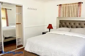 Handsome Home Renovated - close to Metro - Image 5