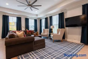 Watch Hill Manor Bourbon Commons - Image 3