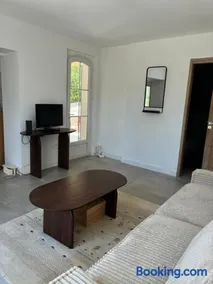 T2 60 m2 vue dégagée dans maison individuelle avec piscine - Image 3