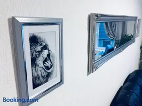 THE LION'S DEN ON ROYAL STREET - Image 5