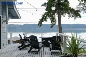 Hood Canal Escape- upscale meets the rocky shores! - Image 3