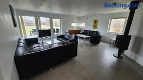 Luxury Holiday Home Near Beach And Restaurant - Image 4