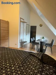 Zimmer zum vermieten direkt an der Donau und am Schloss - Image 1