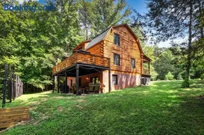 Lillas Cozy Cabin Where Comfort Meets Fun - Image 1