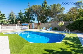 HomeHolidaysRentals Corts - Image 5