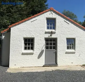 Maison avec piscine dans un environnement idyllique - Image 2