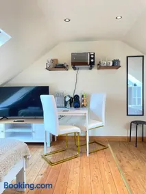 Mini-studio by HNFC Stays - Image 2