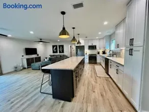 Love Shack in Foley/ Hot Tub / Modern Cozy - Image 3