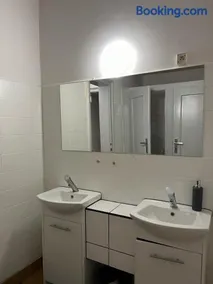 W94 Hostel - Image 3