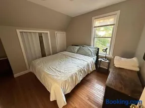 Stunning 4BR home close to NYC - Image 5