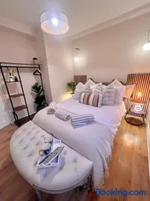 Central City Zone 1 Trendy Shoreditch Large 3 bed - Image 2