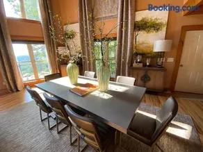 Pointe View Lodge - Image 1