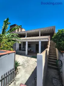 Casa com piscina e área gourmet próximo à praia - Image 2