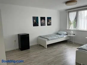 Ideal für Firmen und Berufsreisende - moderne Zimmer nähe Hamburg, mit Gemeinschaftsbad & Küche - Image 2
