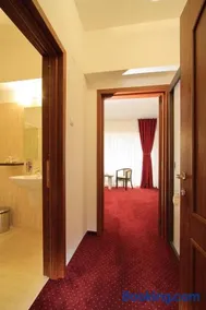 Hotel President - Image 1