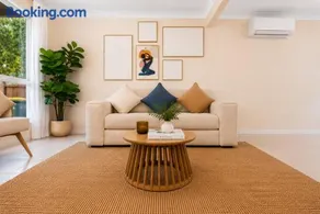 2-Storey 3BR Haven - Sleeps 8 - Free Parking & Gym - Image 4
