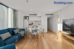 Executive Edge City 2 Bed Apartment with Car park - Image 3