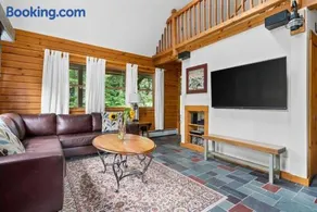 Charming Vermont Log Cabin - Image 4