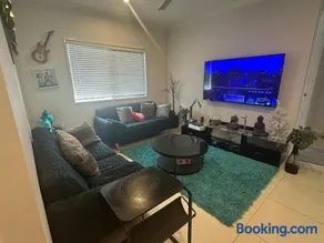 Cozy Room Rental in Caloundra West with Private Facilities - Image 2