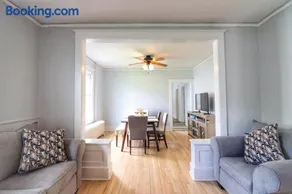 Cozy two bedroom home close to everything - Image 4