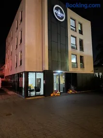 Hotel Parrot - Image 2