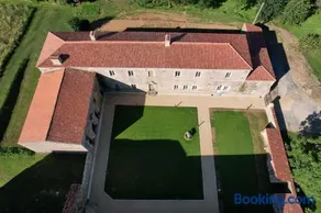 Gîte de charme au cœur de l'Abbaye de Trizay - Image 2
