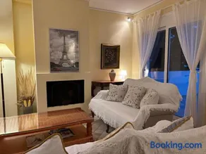 Cozy 4 bedroom villa with pool - Image 1