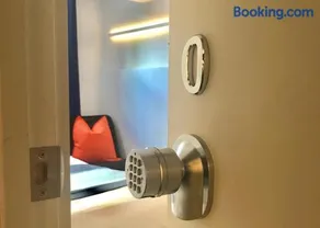 Modern GuestHouse Ironbound Newark with KITCHEN-FastTrainToNYC-OneStopToAirport - Image 5