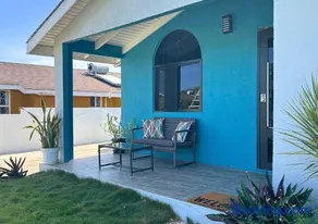 Modern vacation home near beach - Image 2