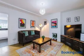 Leamington Spa 2Bed Oasis - Driveway Parking, WiFi, Free Netflix, Prime & Disney - Image 1
