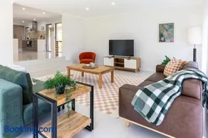 Le Palmier - coastal charm minutes from the beach - Image 2