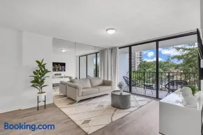 North Miami 2BR with Pool and Free Parking - Image 2