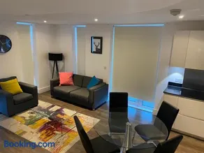 HIGH VIEW TWO BEDROOM APARTMENT IN WOOLWICH - Image 2