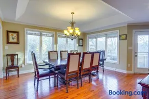 Spacious Lakefront - Image 4