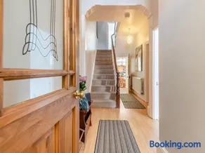 6 Bed in Tenby oc-fb220 - Image 2
