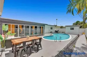 Luxury Pool Villa // 5BD 4BA - Image 1