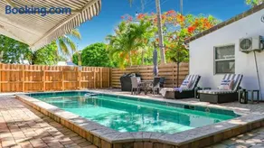 Pool House in Fort Lauderdale - Image 1