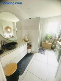 Charming and Cozy Apartment - Image 5