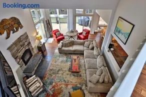 Renovated 4BR House - Hot Tub, Game Room & Fire Pit - 11 Mins to Killington Lifts & Dining - Image 4