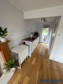North Wales Lake View 2 Bedroom - Image 4