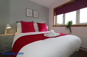 Signature - Binnie House - Image 4