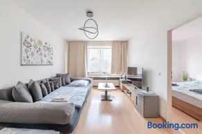 Schöne, möblierte Wohnung mit Balkon und Tiefgarage - Image 1