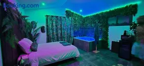 La Jungle Room - Image 5