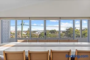 Silver Sands Sanctuary - 6BR Beachside Luxury - Image 2