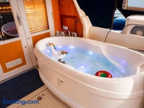 Escapade en Bateau terrasse mini spa option payante - Image 2