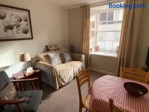 Cosy Central Apartment in Historic Dunkeld - Image 2