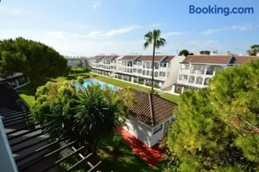 Apartamento con terraza privada y piscinas - Image 2
