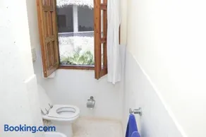 Tembo Court Beach Cottage - Image 3