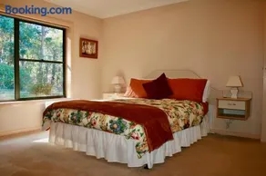 Serena Cottages Beechworth - Your Country Getaway - 1 - Image 4